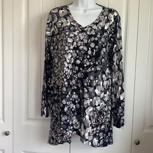 LOGO by Lori Goldstein Floral Blouse Size Large HiLo Rayon Spandex Front Pocket